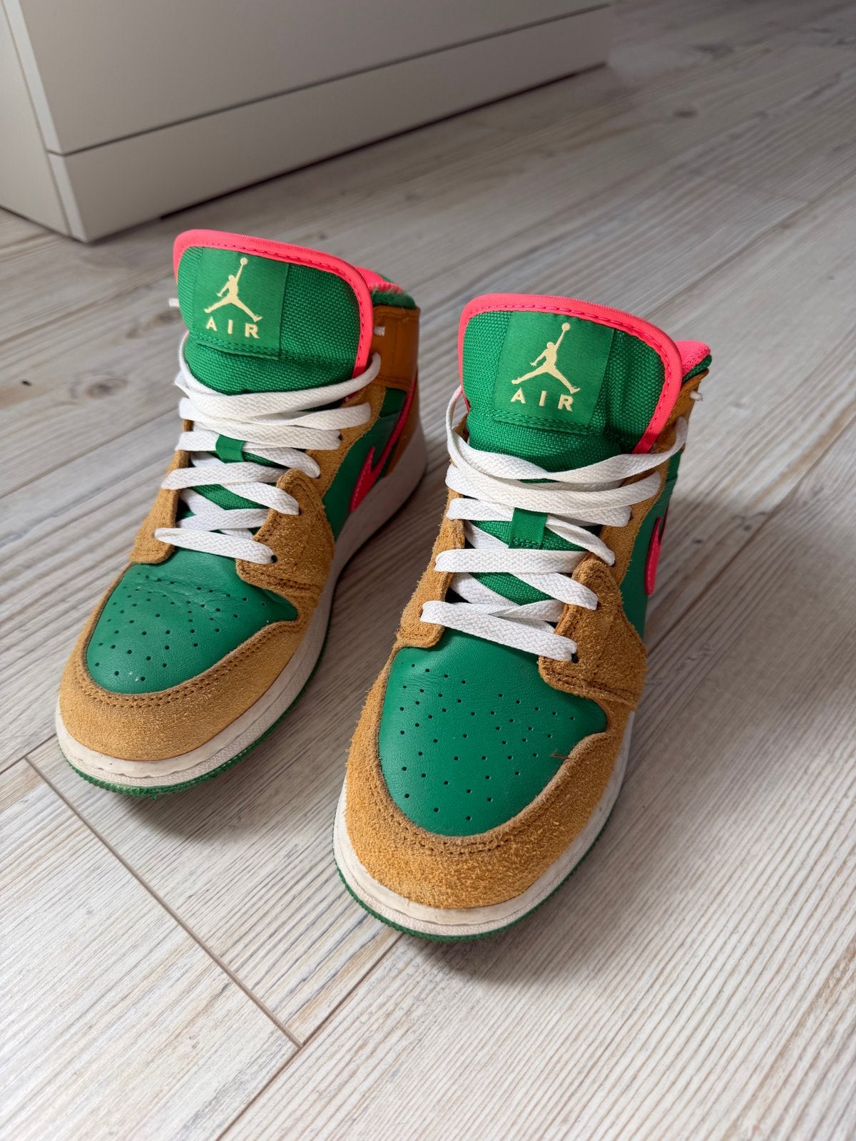 Nike Air Jordan 1 Mid SE Craft - Maat 38, Kinderen en Baby's, Ophalen of Verzenden, Zo goed als nieuw, Jongen of Meisje