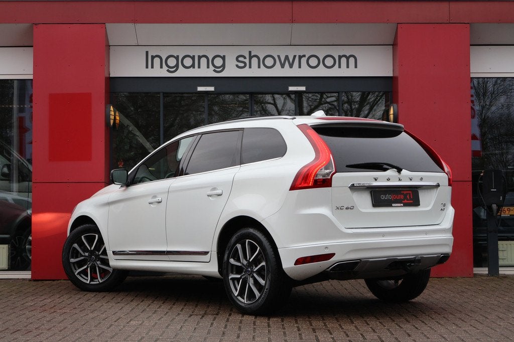 Volvo XC60 2.0 T5 AWD Polar+ | ACC | Camera | Panoramadak |, Auto's, Volvo, 1969 cc, Wit, Bedrijf, XC60