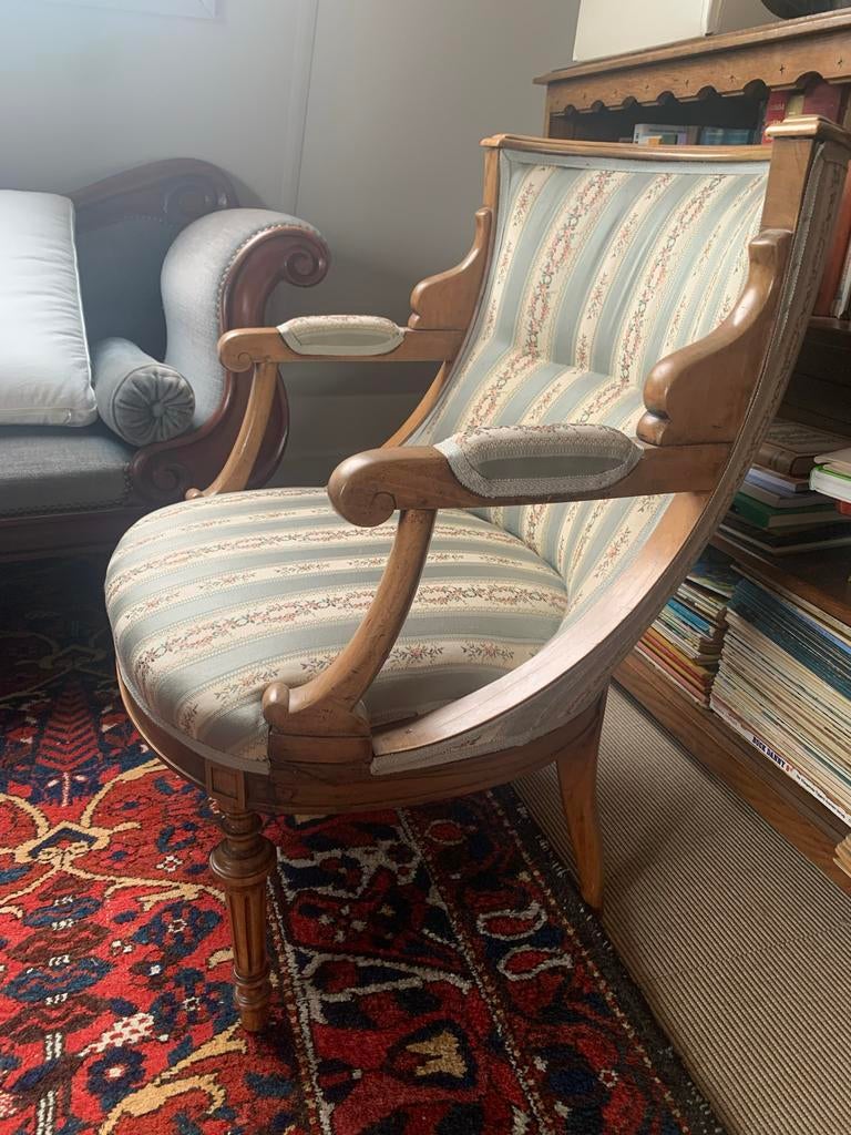 Antieke stoel Louis XVI stijl met gestreepte bekleding, Antiek en Kunst, Antiek | Meubels | Stoelen en Banken, Ophalen