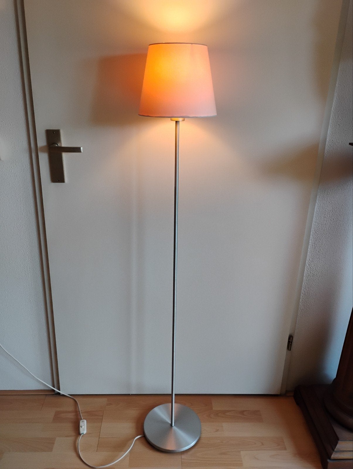 Strakke vloerlamp met stoffen kap - 140 cm hoog, Huis en Inrichting, Ophalen, Zo goed als nieuw, Metaal, 100 tot 150 cm