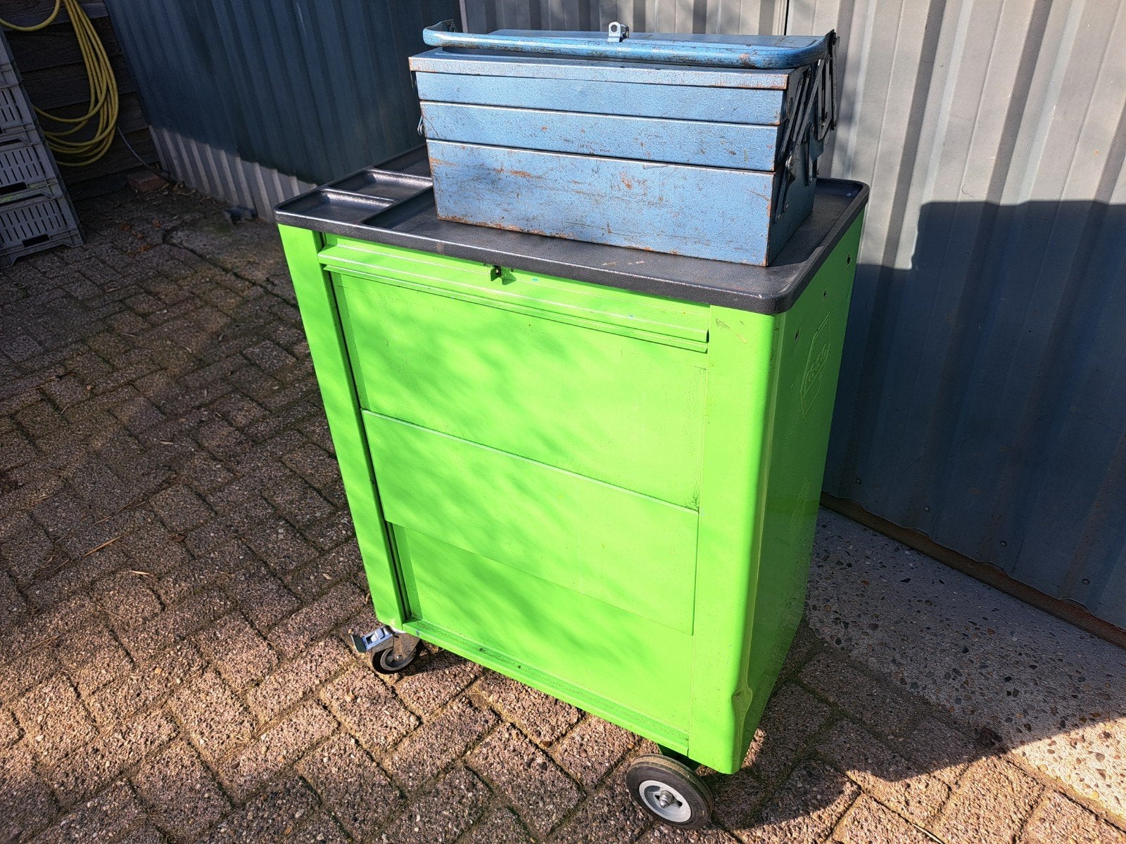 Lees tekst. Gevulde gereedschapswagen en gereedschapskist., Ophalen, Gevuld, Gebruikt