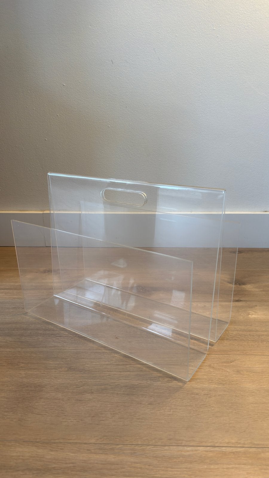 Transparante plexiglas krantenbak, Met handvat, Modern, Ophalen of Verzenden, Zo goed als nieuw