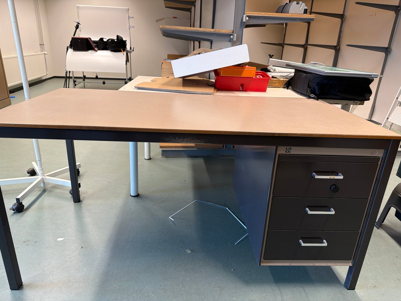 Gispen bureau met ladeblok - Ideaal voor kantoor/thuis, Huis en Inrichting, Bureaus, Gebruikt, Computerbureau, Overige merken