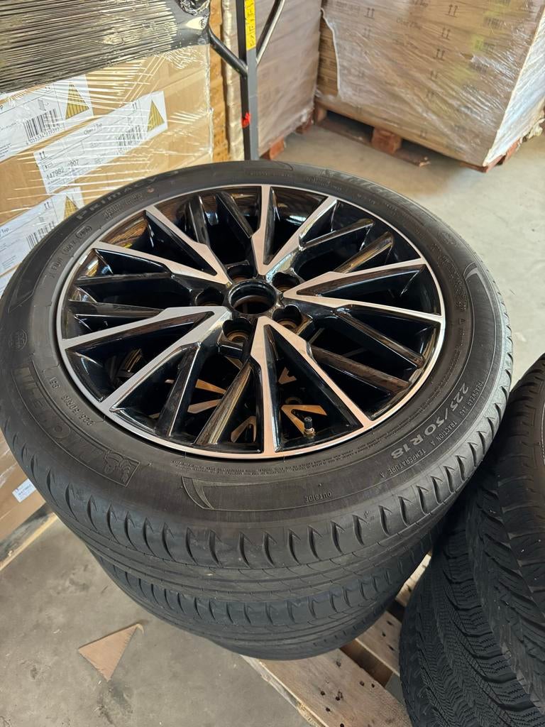Set Toyota Corolla / CH-R   225/50 R18, Auto-onderdelen, Ophalen, 18 inch, Gebruikt, Banden en Velgen