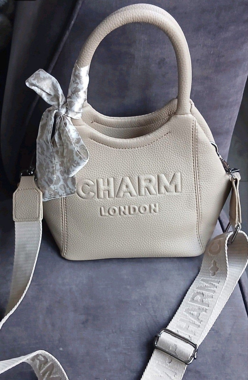Nieuwe Charm London handtas met sjaaltje en schouderband, Sieraden, Tassen en Uiterlijk, Ophalen of Verzenden, Nieuw, Beige, Handtas
