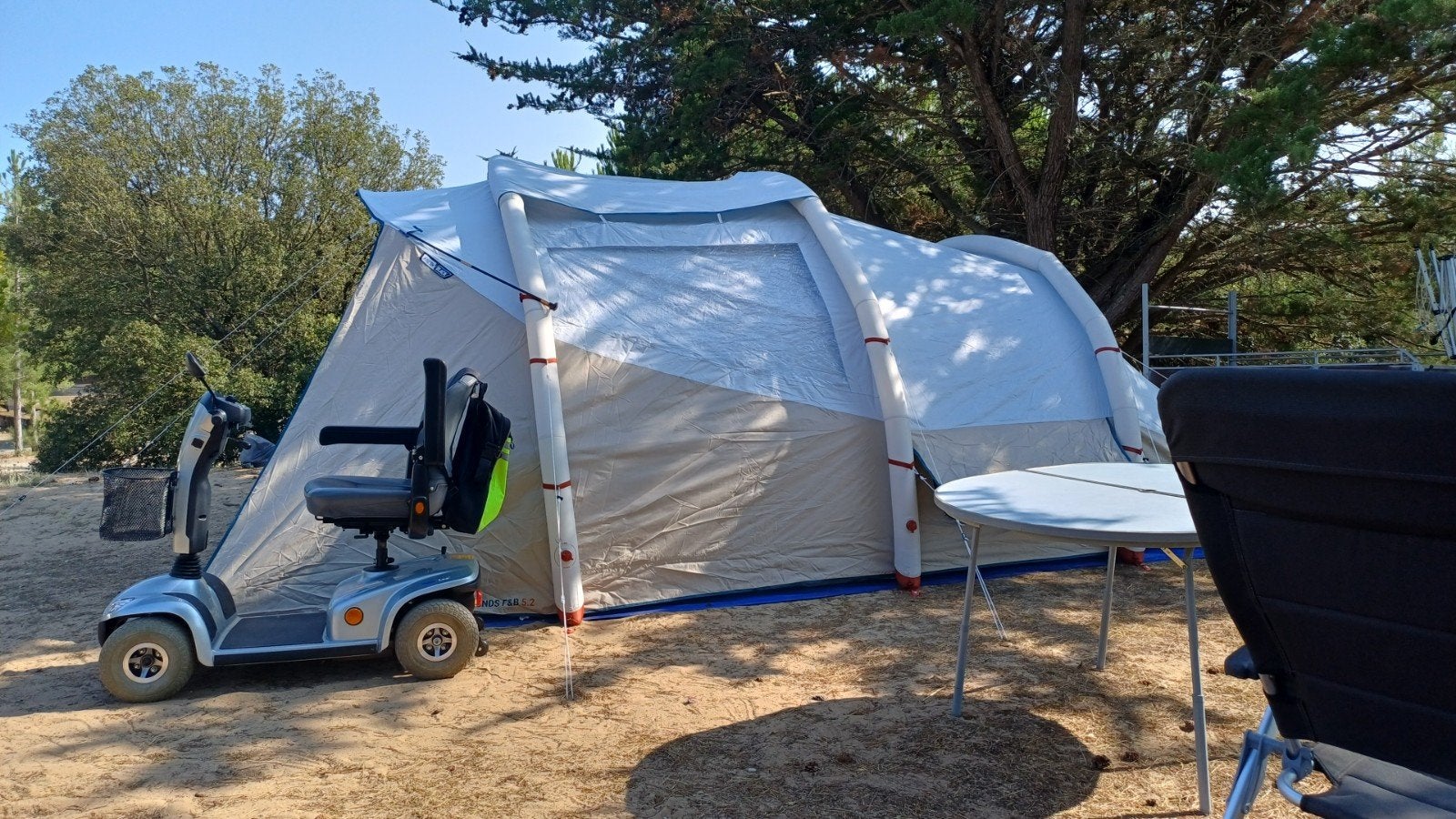 Ruime 5 persoons tent met vaste vloer en complete inventaris, Caravans en Kamperen, Ophalen