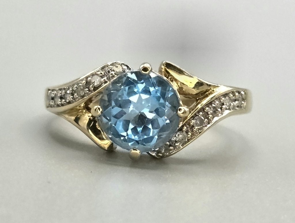 Gouden Vintage ring edelsteen topaas en diamant. 2026/615