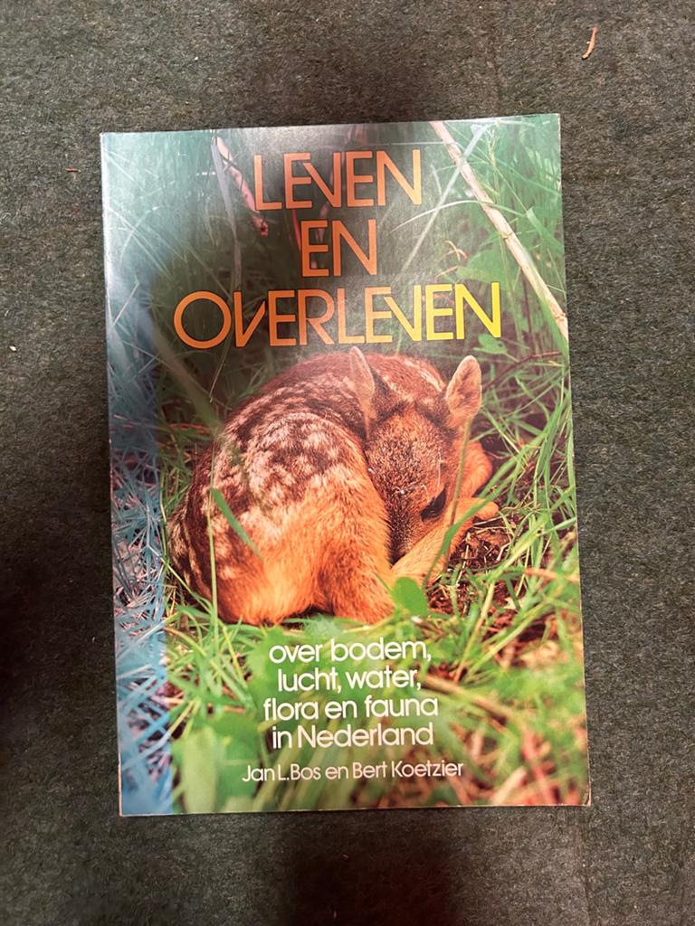 Leven en Overleven: Flora en Fauna in Nederland, Ophalen of Verzenden, Gelezen, Natuur algemeen