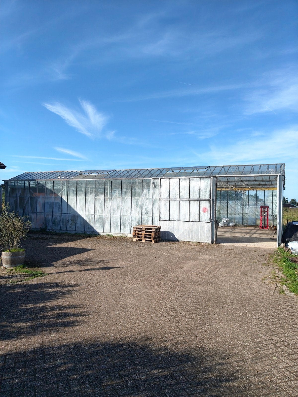 Opslagruimte met toiletten, keukentje en ruim parkeerterrein, Zakelijke goederen, Huur, Opslag of Loods