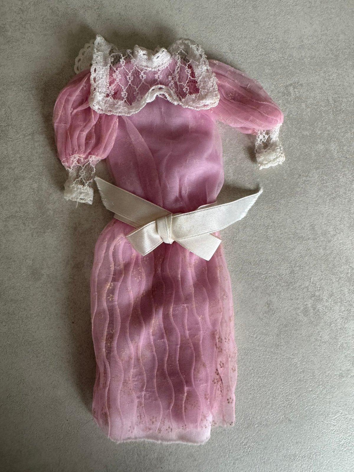 Barbie heart family roze jurk, Verzamelen, Poppen, Ophalen of Verzenden, Gebruikt, Kleertjes