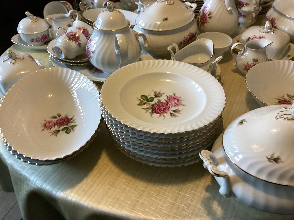 Kaiser moosrose diner/koffie servies gouden randen, Ophalen