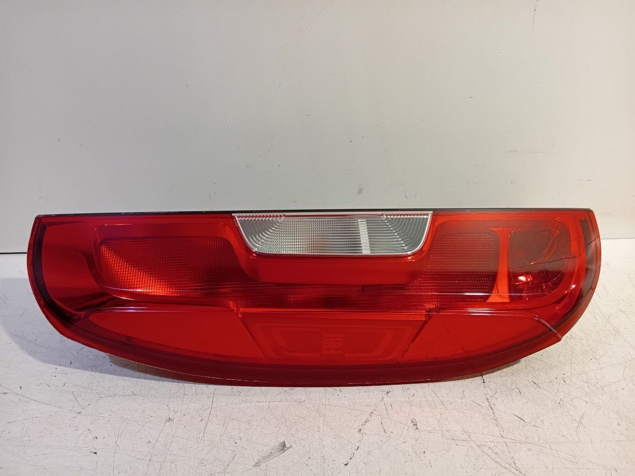 Achterlicht links buiten Fiat Doblo, Onderdelen@venauto.nl, Van der Ven Autorecycling B.V., Gebruikt, Ettenseweg 76, 4706 PB Roosendaal, The Netherlands