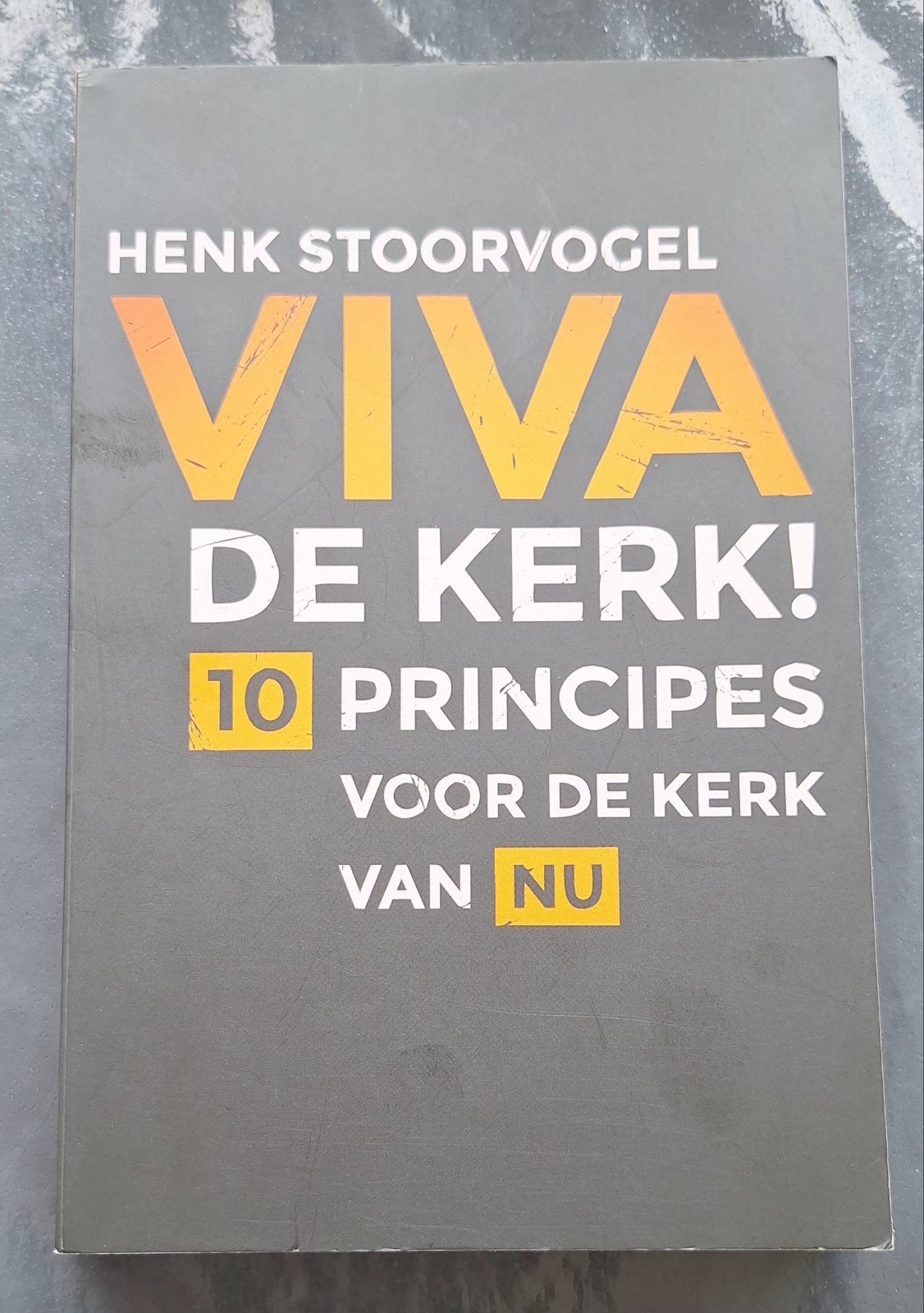 Henk Stoorvogel - Viva de kerk!, Ophalen of Verzenden, Gelezen, Henk Stoorvogel