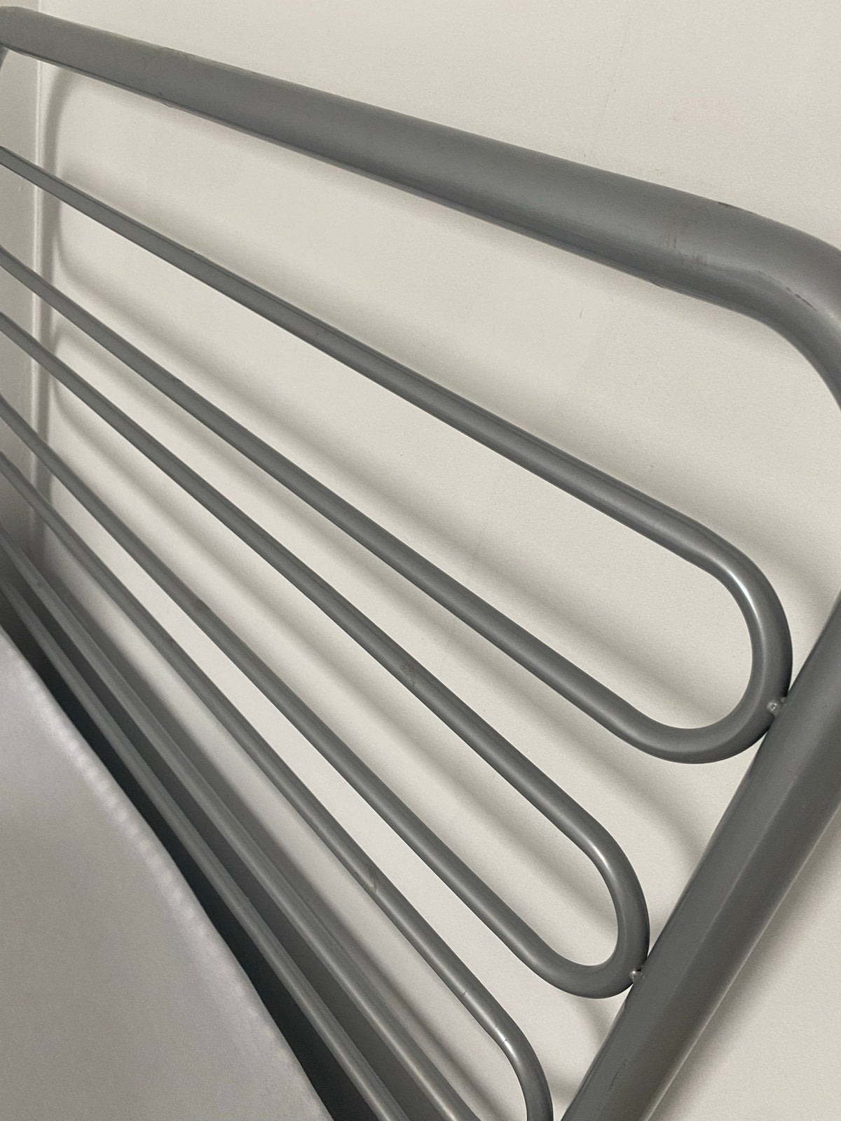 Stevig bed met matras - goed onderhouden, Ophalen, Gebruikt, Eenpersoons, Overige maten