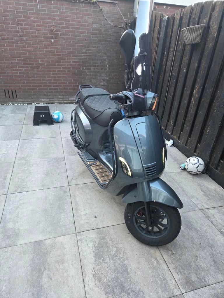AGM VX50 Scooter - Model 2023/24 - Zo goed als nieuw, Ophalen of Verzenden