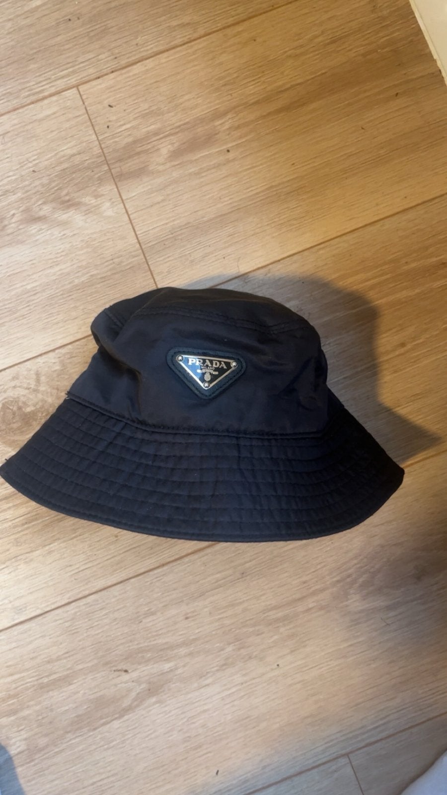Prada Bucket Hat Zwart - Stijlvolle Hoed, Ophalen of Verzenden, Gedragen, One size fits all, Hoed