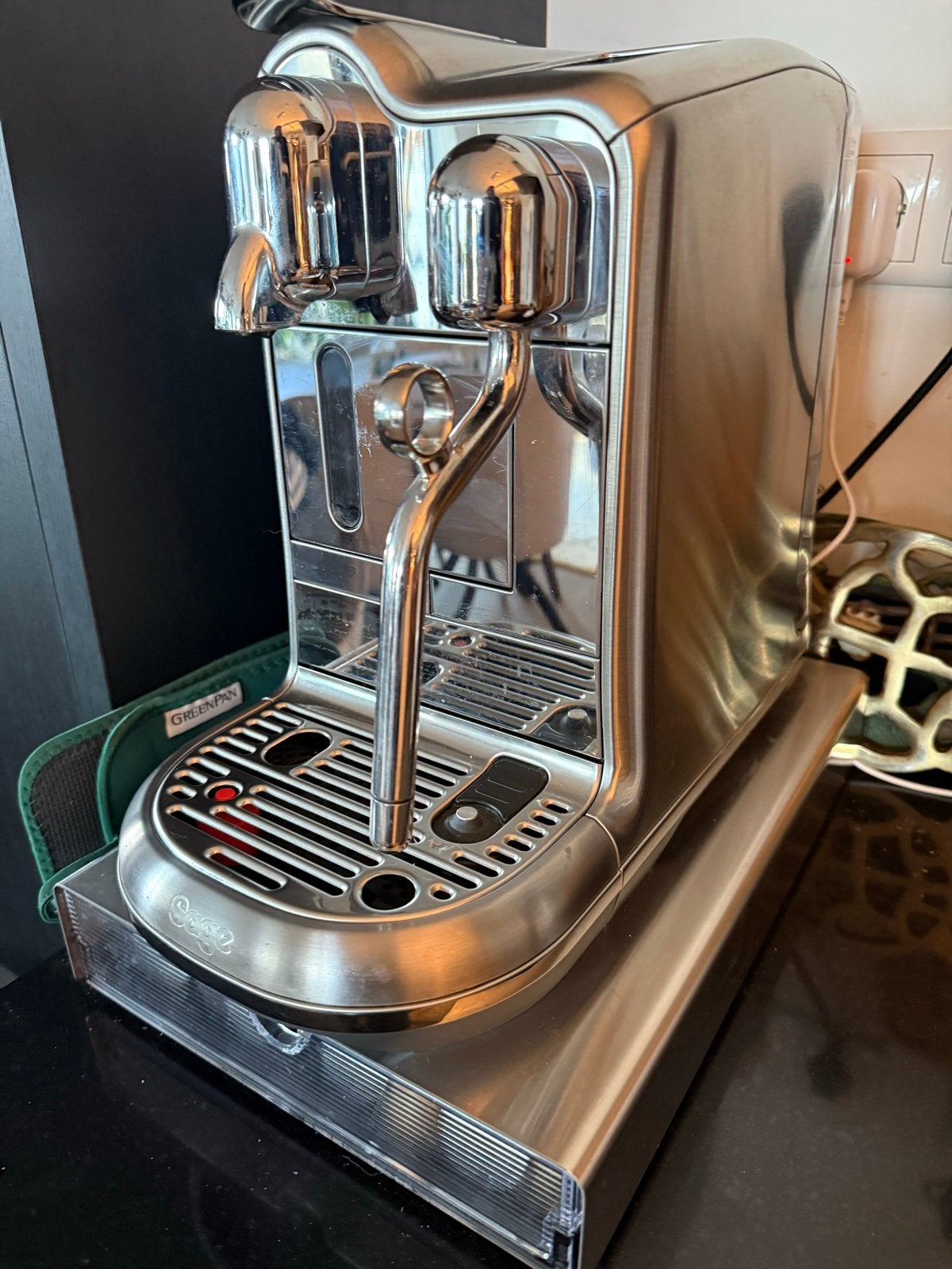 Nespresso Creatista Pro - Zo goed als nieuw, Ophalen, Espresso apparaat, Zo goed als nieuw, Koffiepads en cups
