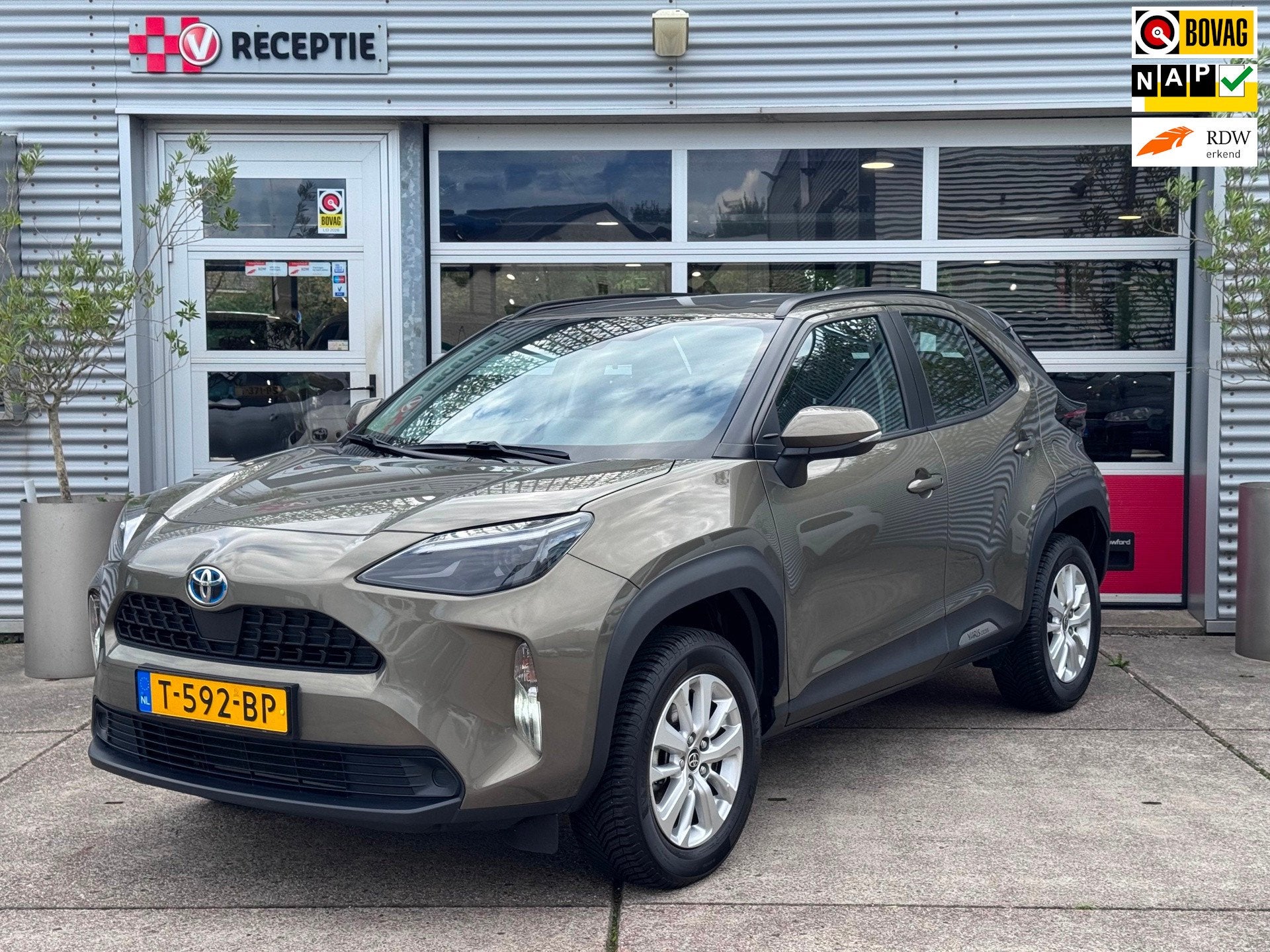Toyota Yaris Cross 1.5 Hybrid Active / A.Cam / Cruise / Carp, Auto's, Dealer onderhouden, Gebruikt, Bedrijf, 93 pk