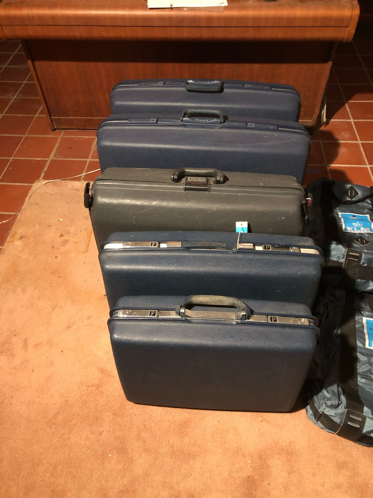 Set van 5 vintage hardcase koffers - Blauw/Zwart Samsonite, Gebruikt, Hard kunststof, Slot, 35 tot 45 cm
