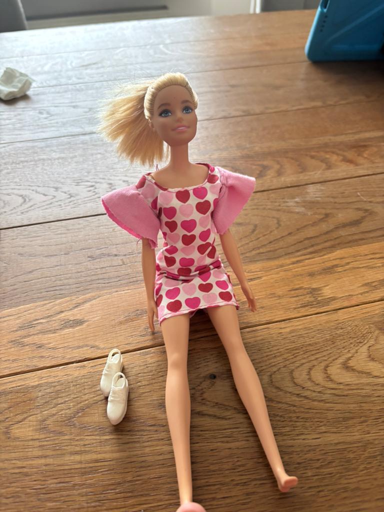 Mattel Barbie Budget Signature Dress Doll 2022, Ophalen of Verzenden, Zo goed als nieuw, Barbie