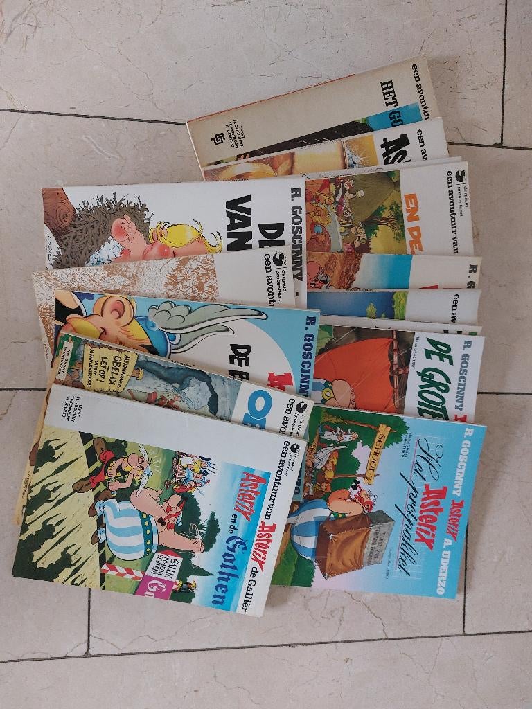 Grote stapel strips van Asterix de Galliër, Eén stripboek, Ophalen of Verzenden, Zo goed als nieuw
