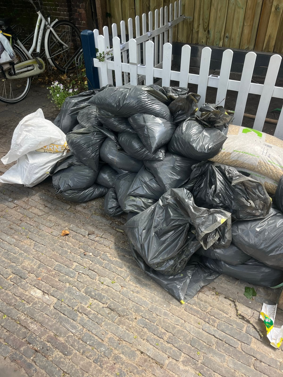 Gratis vruchtbare tuinaarde in vuilniszakken, Tuin en Terras, Aarde en Mest, Ophalen, Tuinaarde