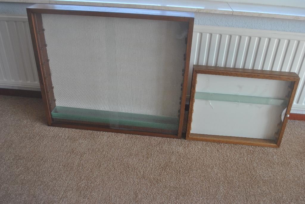 Vitrinekastjes voor aan de muur, 2 stuks, verzamelingen, Ophalen, Met plank(en), Gebruikt, Glas