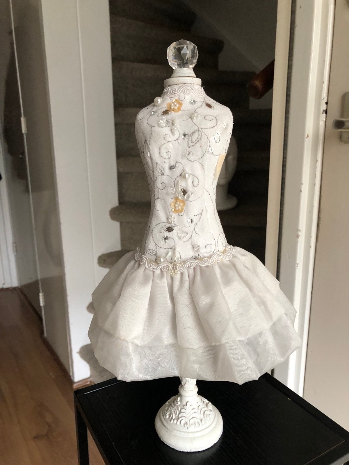 Decoratieve Popje / Mannequin met Elegante Jurk, Ophalen of Verzenden, Zo goed als nieuw, Pop