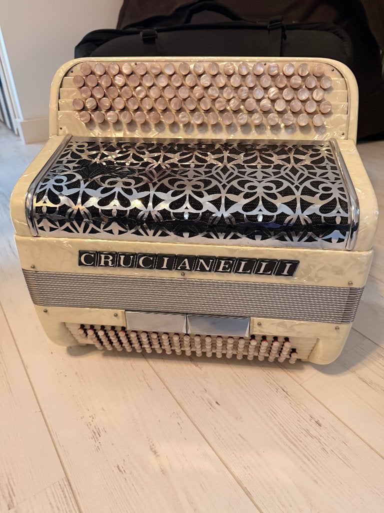 Accordeon Crucianelli, Muziek en Instrumenten, Gebruikt, Met koffer, Knopaccordeon, 120-bas