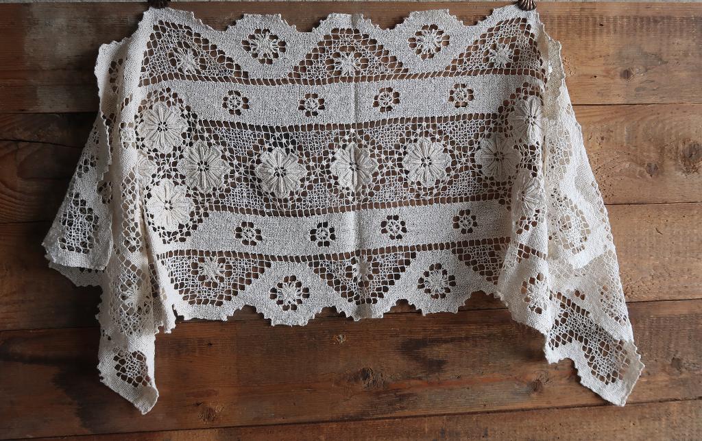 Antiek kleedje filet handwerk knoopwerk mooi fijntjes izgst., Ophalen of Verzenden