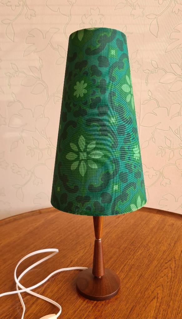 te koop: tafellamp houten voet groene kap, vintage jaren 70, Gebruikt, 50 tot 75 cm, Ophalen of Verzenden, Stof