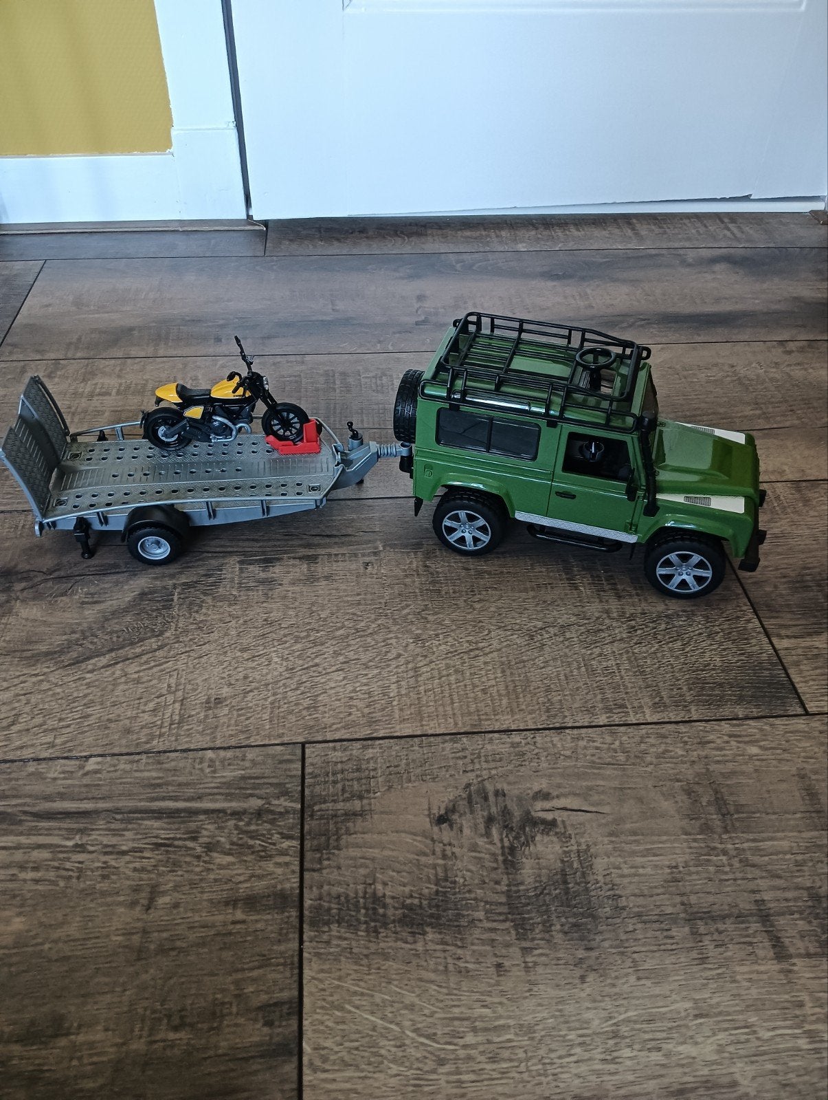 Bruder jeep met aanhangwagen, Ophalen, Zo goed als nieuw