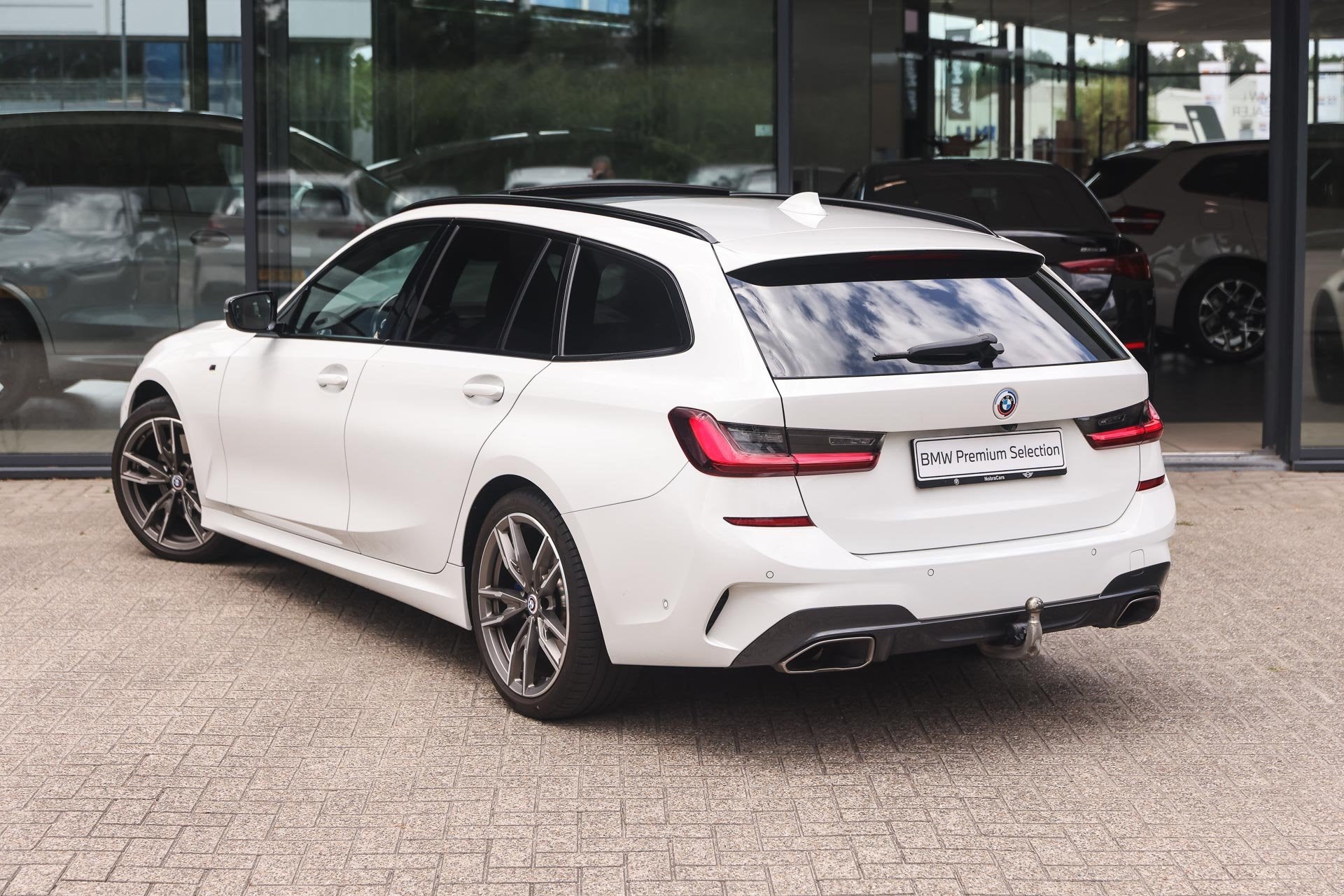 BMW 3 Serie Touring M340i xDrive Automaat / Panoramadak / M, 1780 kg, Lederen bekleding, Met garantie (alle), Wit