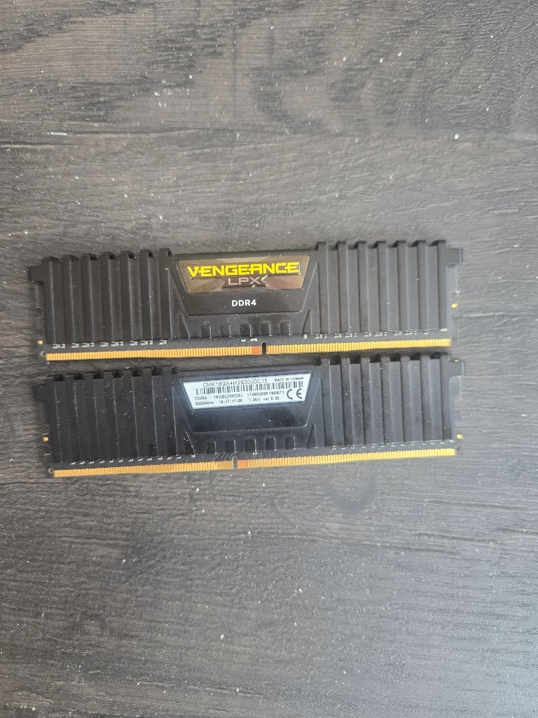 16GB (28GB) Corsair Vengeance LPX DDR4, Computers en Software, DDR4, Ophalen of Verzenden, Zo goed als nieuw, Desktop