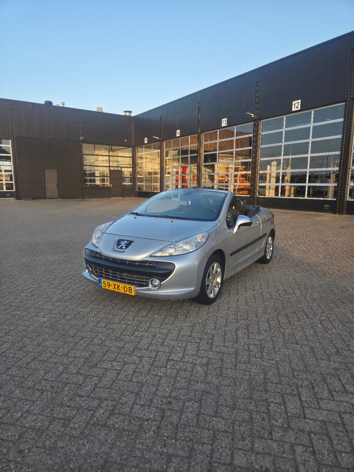 Peugeot 207 CC 1.6 | 2007 | APK t/m 08-06-2027, Auto's, Peugeot, Voorwielaandrijving, Zwart, 4 cilinders, Cabriolet