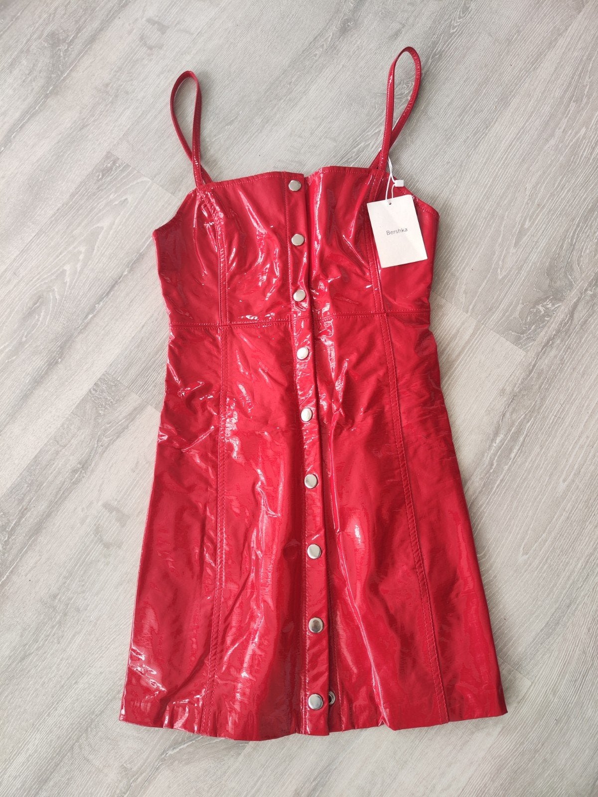 Bershka rode lakjurk met knopen - Nieuw met kaartje, Nieuw, Maat 36 (S), Boven de knie, Rood