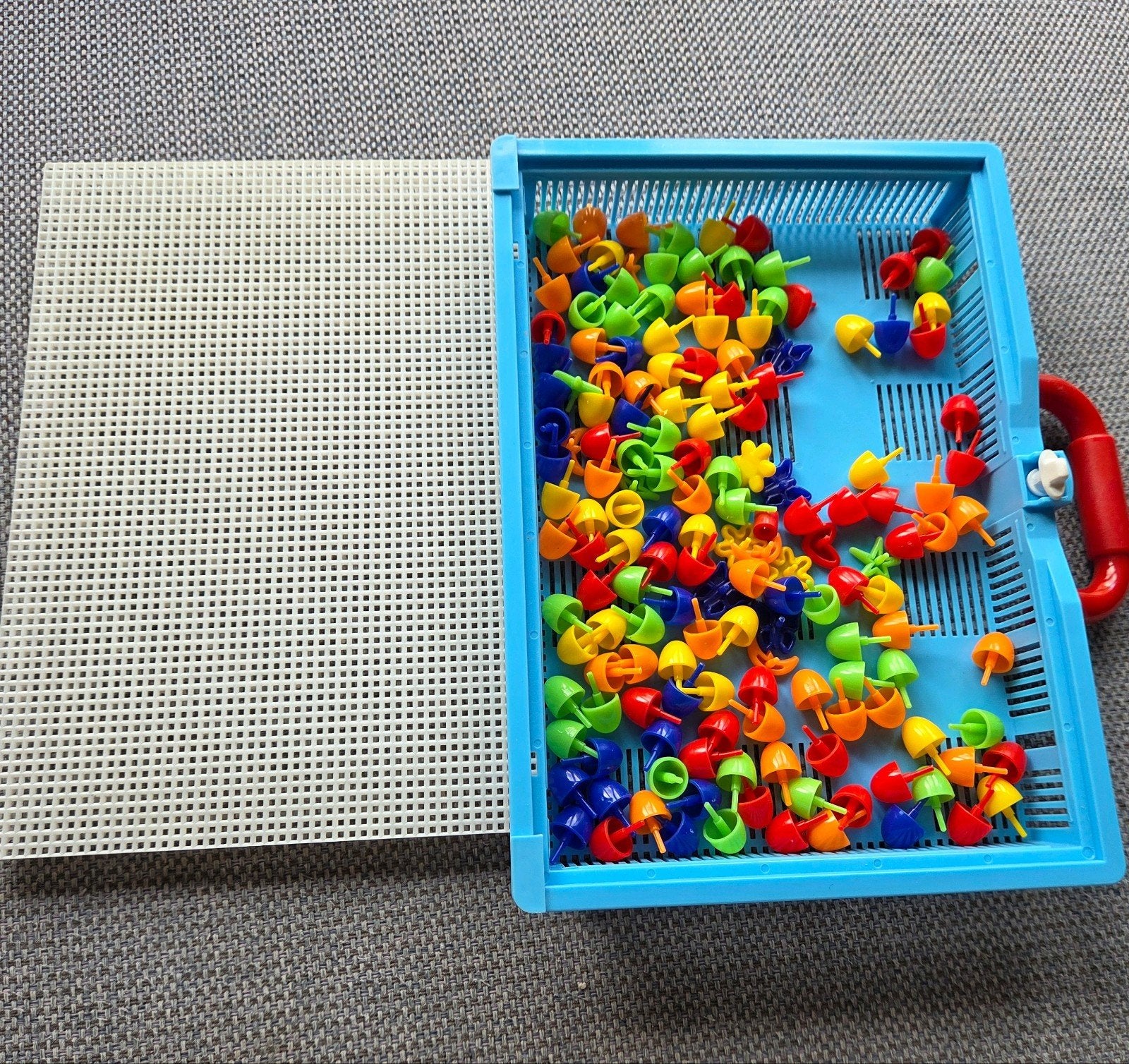 Insteek-mozaïek spel met veel gekleurde pionnen, Kinderen en Baby's, Ophalen of Verzenden, Zo goed als nieuw, Knutselen
