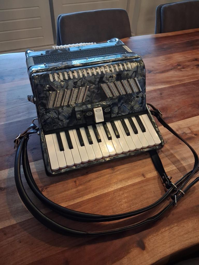 Serenelli Accordeon - Zo goed als nieuw, Muziek en Instrumenten, Accordeons, Ophalen, Zo goed als nieuw, Overige merken