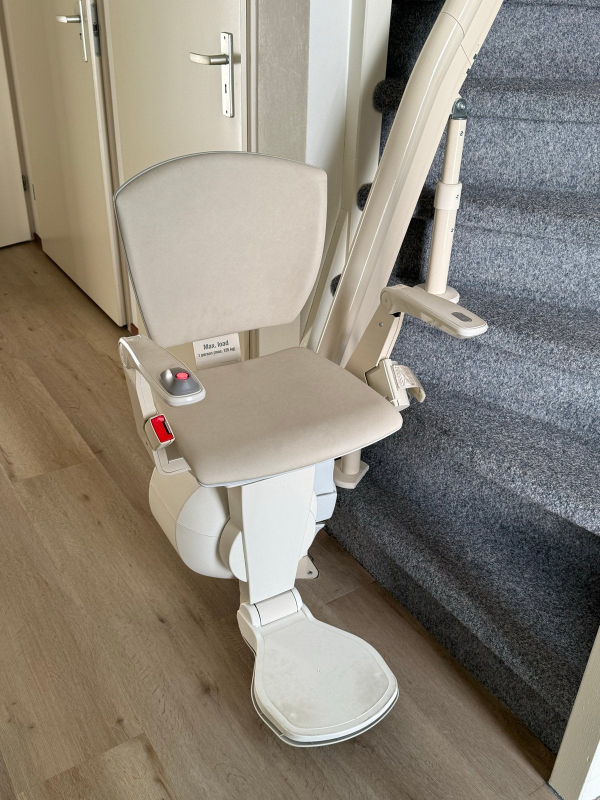 otolift , traplift van januari 2018, Diversen, Trapliften, Ophalen, Gebruikt, Met bocht