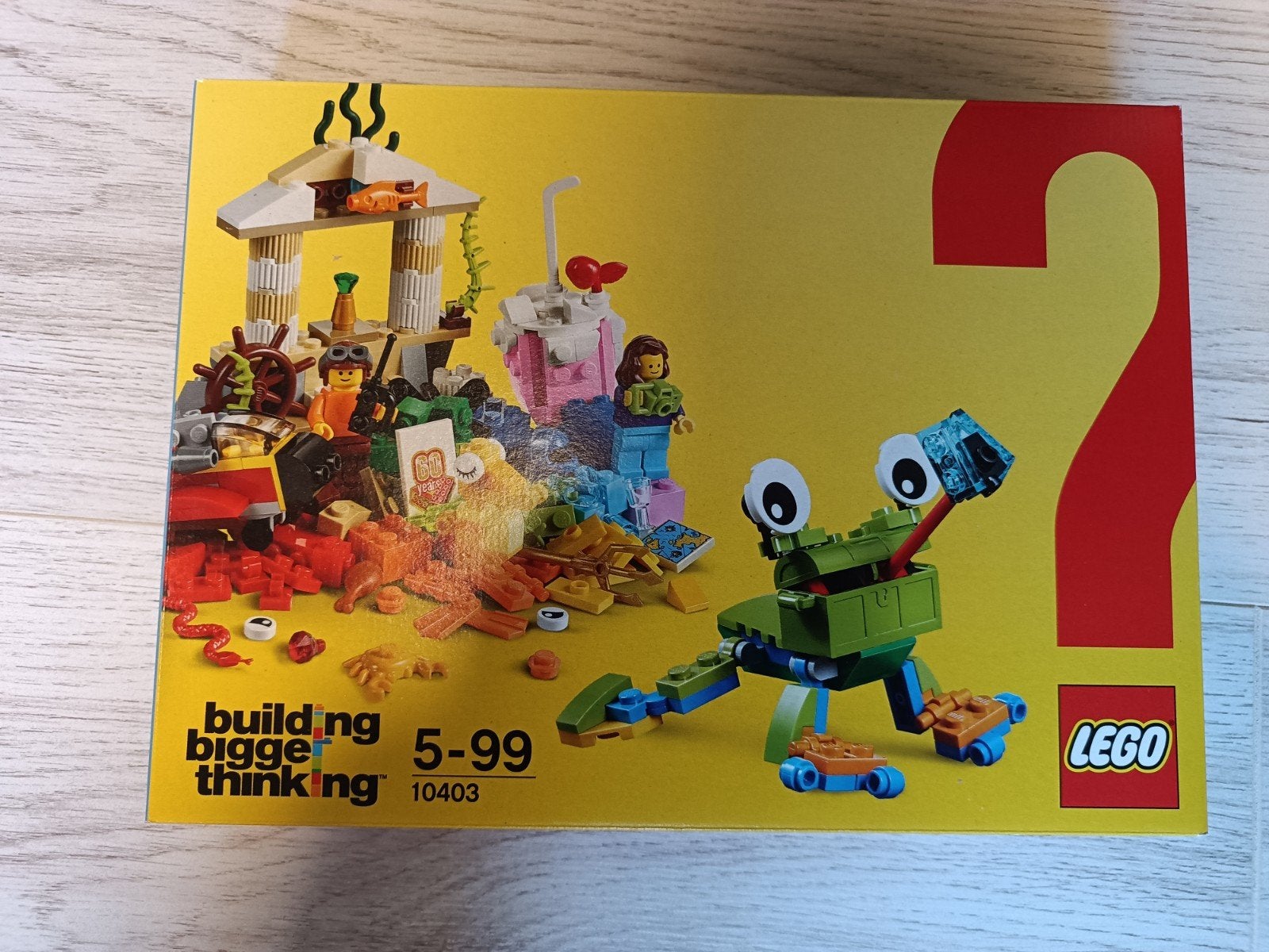 LEGO 10403 Wereld van Plezier - 60 Jaar LEGO Nieuw, Lego, Nieuw, Ophalen of Verzenden, Complete set