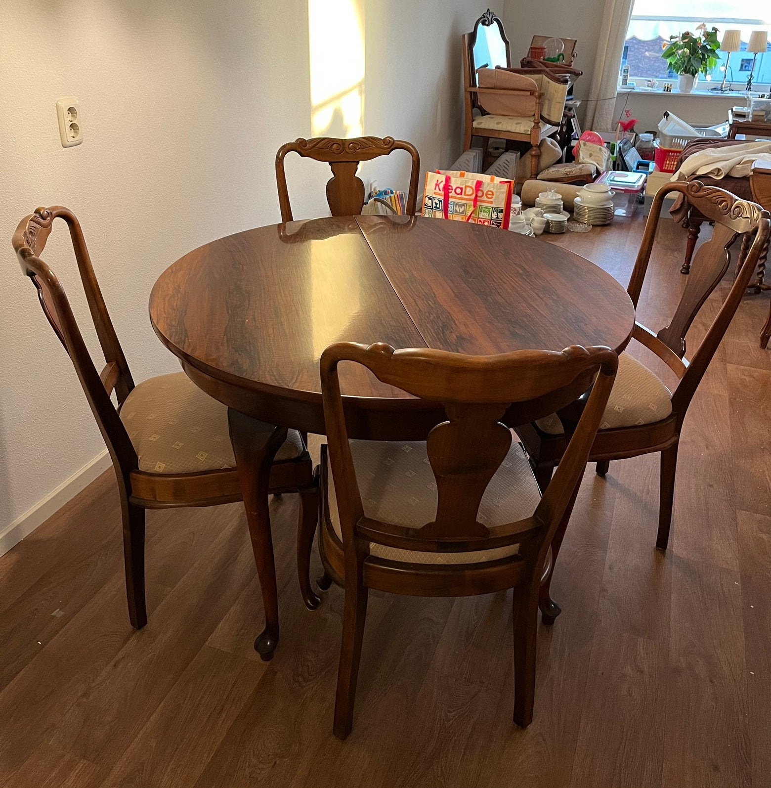 Klassieke uitschuifbare eettafel met 4 stoelen, Ophalen, Zo goed als nieuw, Wit, Graniet of Steen