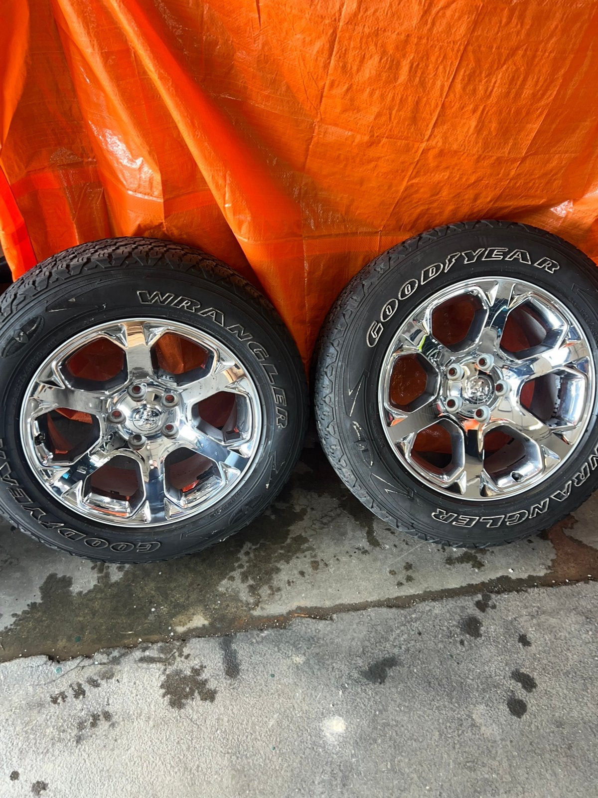 Dodge ram velgen met banden, Auto-onderdelen, Ophalen, Gebruikt, 275 mm, All Season