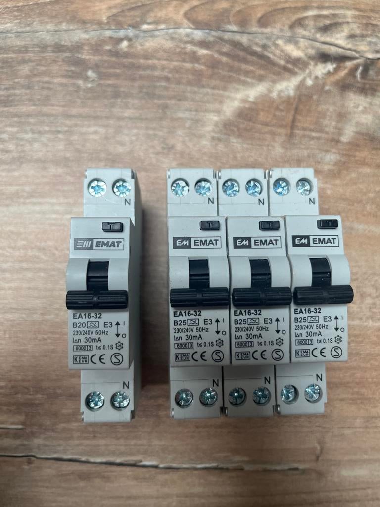 EMAT EA16-32 Aardlekschakelaars B20 en B25 (4 stuks), Hobby en Vrije tijd, Elektronica-componenten, Verzenden, Nieuw