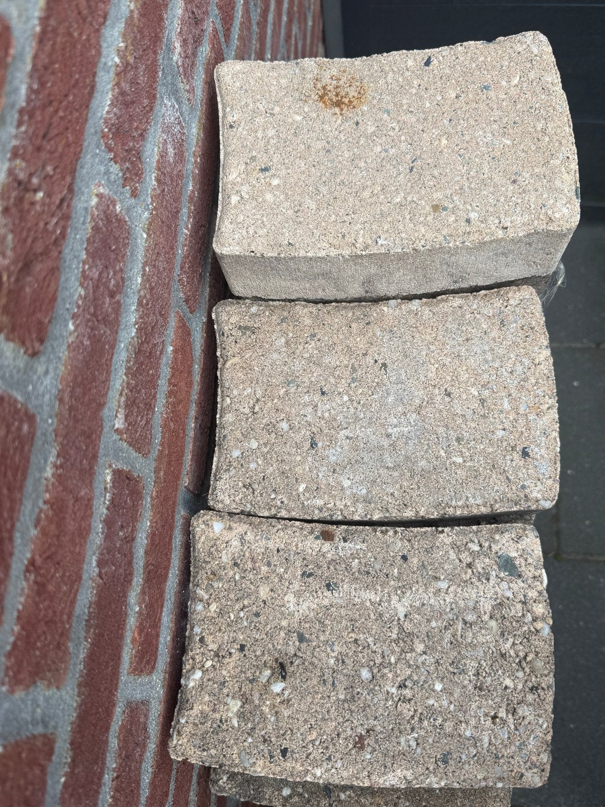 Gratis gebruikte stenen voor tuin of oprit, Doe-het-zelf en Verbouw, Ophalen of Verzenden, Gebruikt, Beton