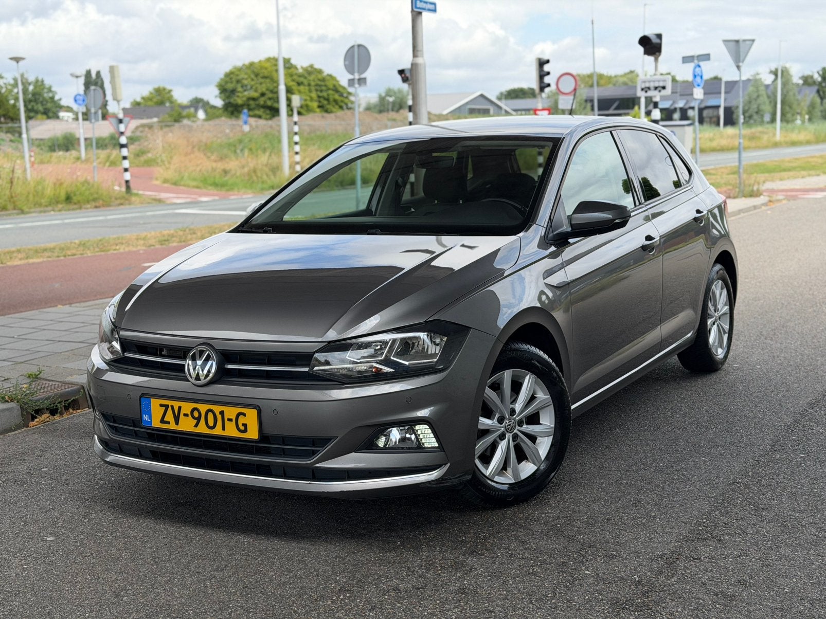 Volkswagen Polo 1.0 TSI 95PK DSG|HighLine|CarPlay|Stoelverw., Auto's, 40 €/maand, Bruin, Origineel Nederlands, 570 kg