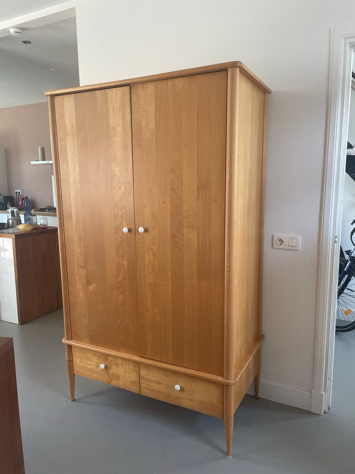 Stijlvolle houten kast met lades en deuren, Huis en Inrichting, Kasten | Kledingkasten, Ophalen, 50 tot 100 cm, Zo goed als nieuw