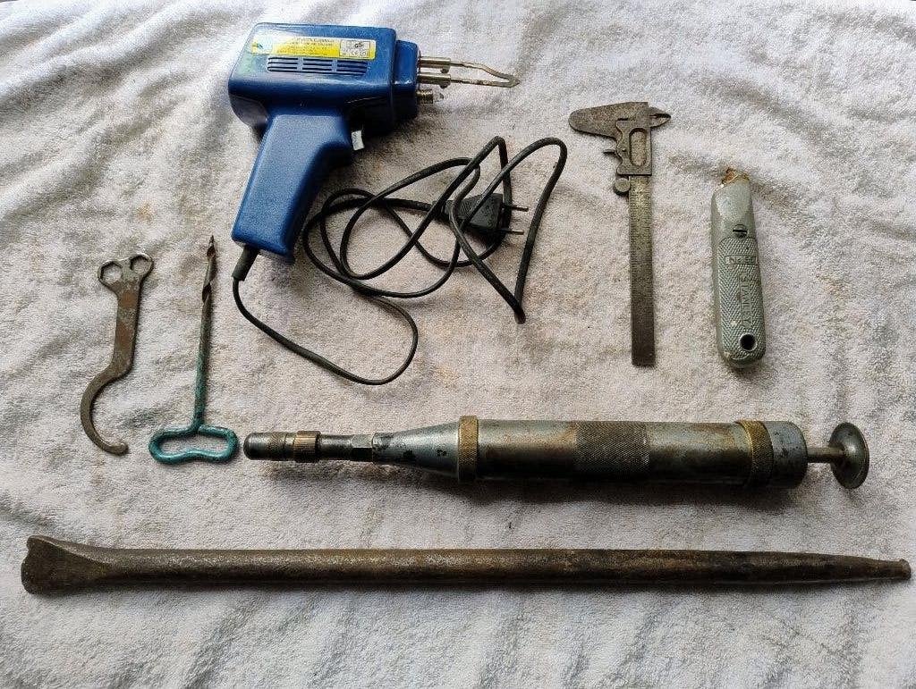 oude vetspuit oliespuit soldeerbout stootijzer schuifmaat, Antiek en Kunst, Antiek | Gereedschap en Instrumenten, Ophalen of Verzenden