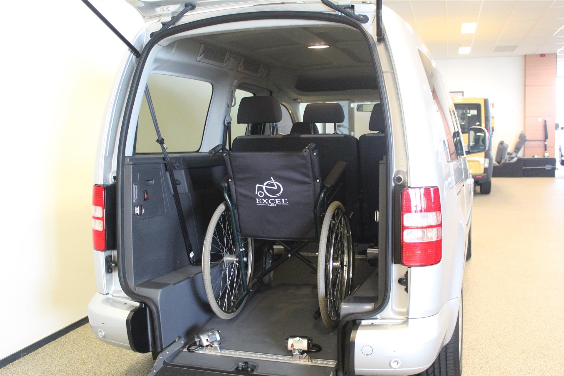 Volkswagen Caddy Maxi Rolstoelauto 5+1, Auto's, Gebruikt, 1465 kg, Bedrijf, Handgeschakeld