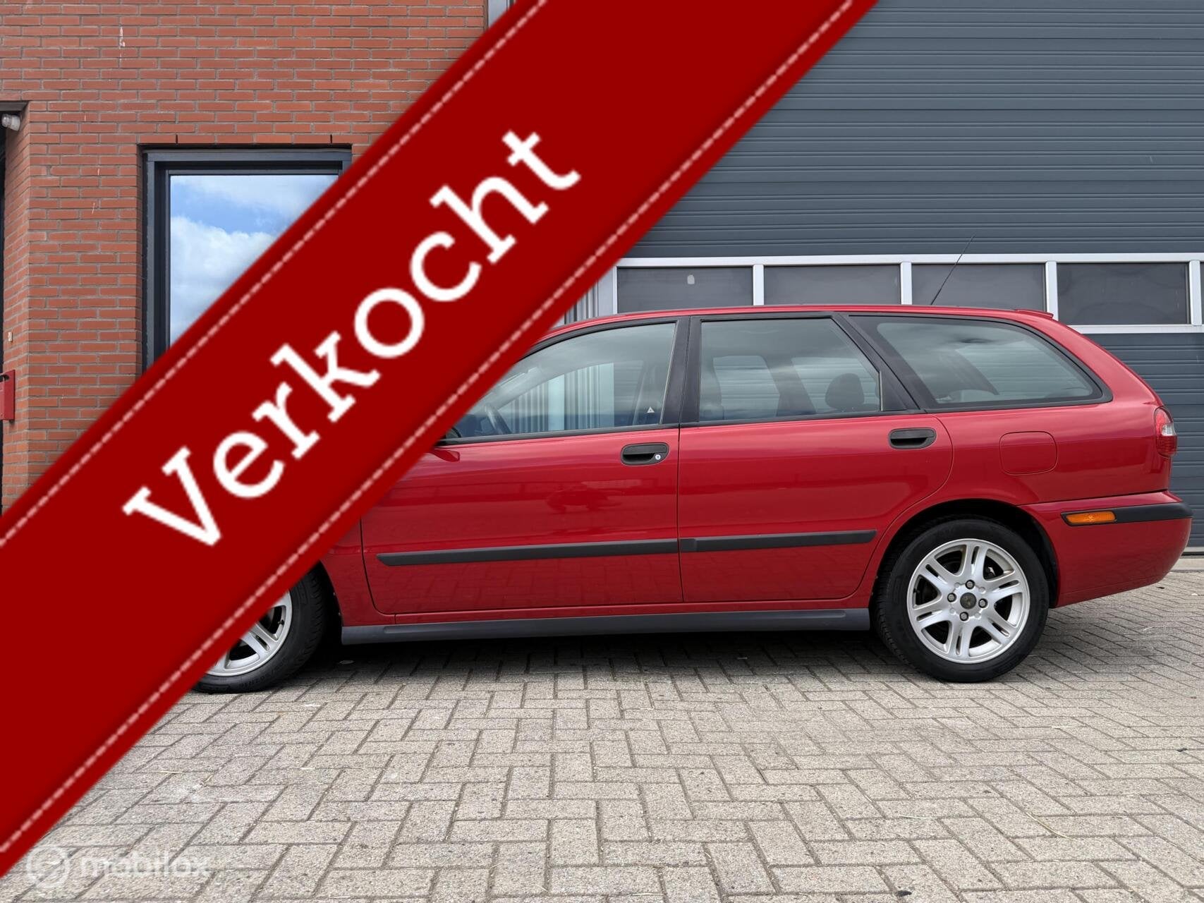 Volvo V40 2.0 T4 200pk Aut. - phase 2 - leder - org NL, Auto's, Gebruikt, 4 cilinders, Euro 3, 66 €/maand