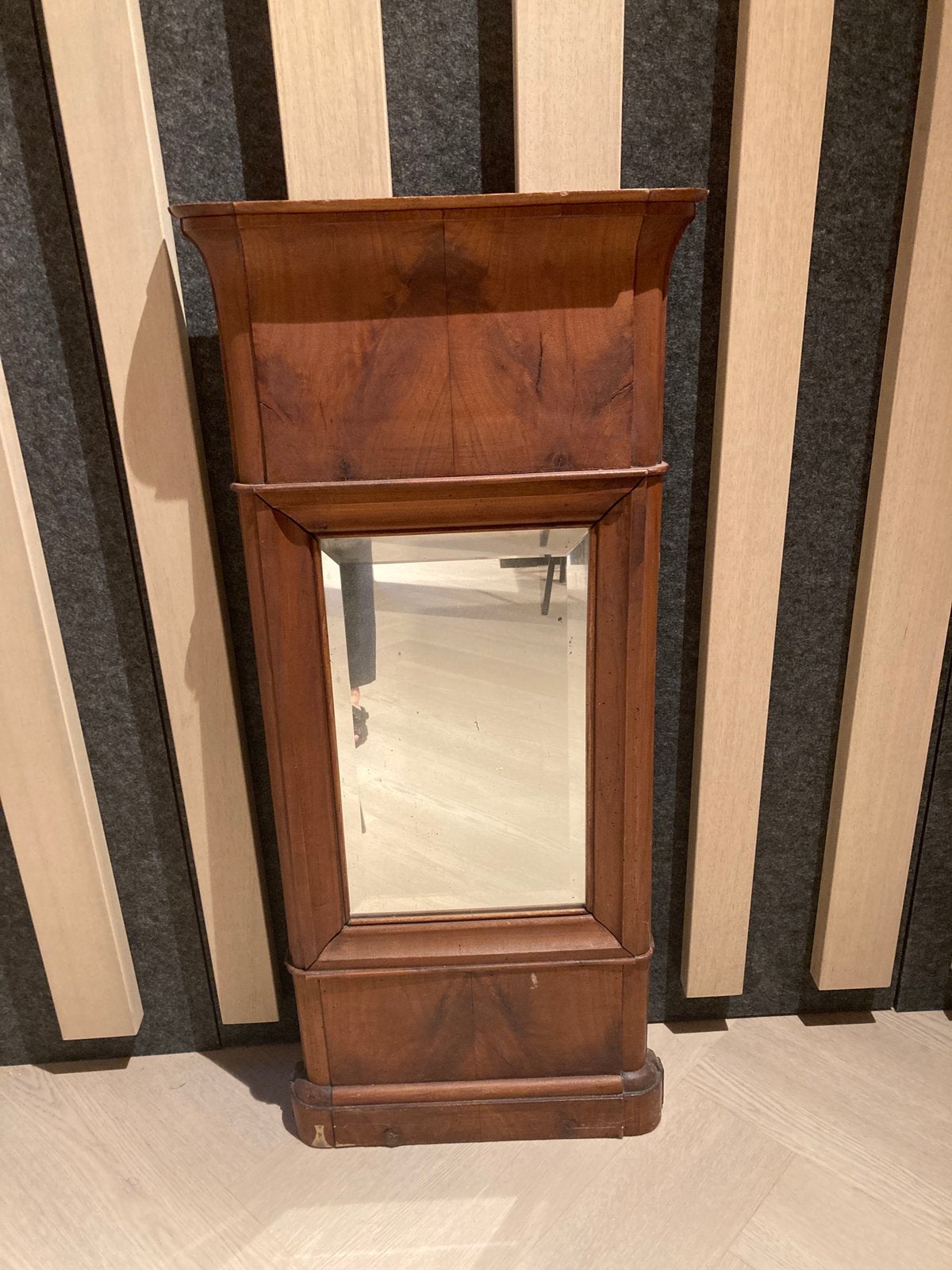 Antieke houten spiegel 100x46x8 cm met geslepen glas en haak, Ophalen, Rechthoekig